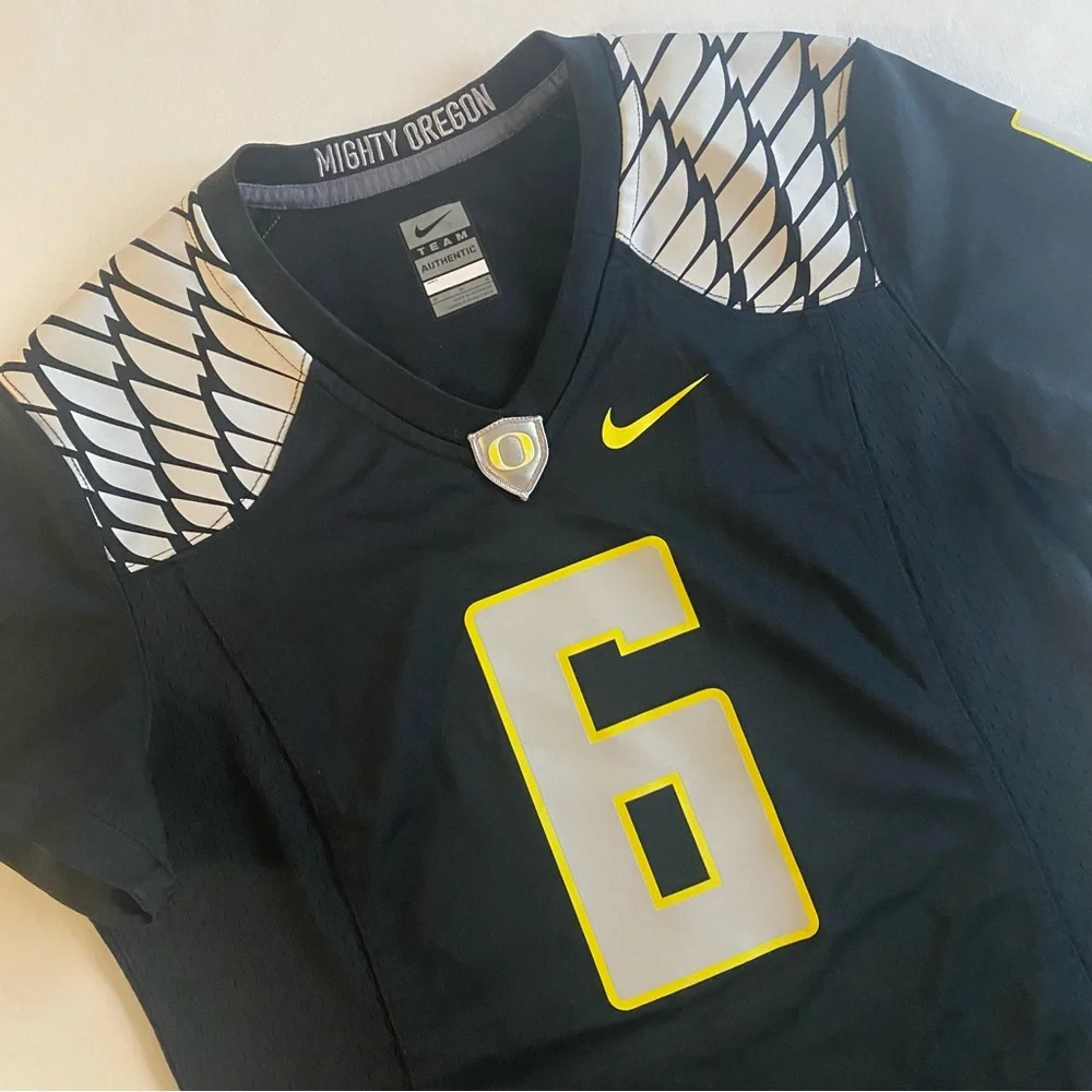 Nike Oregon Ducks #6 Jersey WOMENS S College Football NCAA